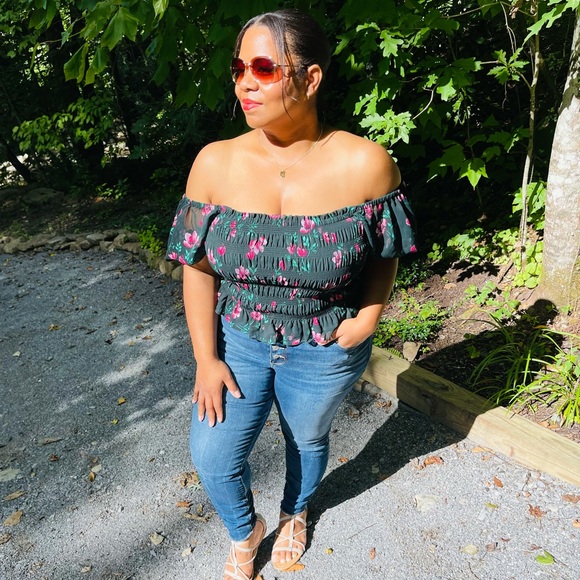 Meet your Posher, Venetia ❤️ - Picture 7 of 12